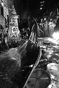 Frog King (Kwok Mang Ho) performance, Chancery Lane, Central, 1 December 2015