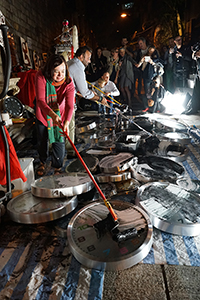 Frog King (Kwok Mang Ho) performance, Chancery Lane, Central, 1 December 2015