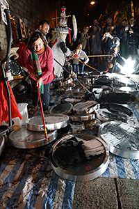 Frog King (Kwok Mang Ho) performance, Chancery Lane, Central, 1 December 2015
