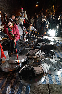 Frog King (Kwok Mang Ho) performance, Chancery Lane, Central, 1 December 2015