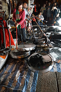 Frog King (Kwok Mang Ho) performance, Chancery Lane, Central, 1 December 2015