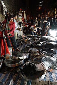 Frog King (Kwok Mang Ho) performance, Chancery Lane, Central, 1 December 2015