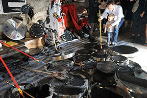 Frog King (Kwok Mang Ho) performance, Chancery Lane, Central, 1 December 2015