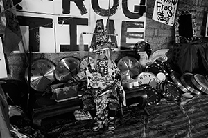 Frog King (Kwok Mang Ho) performance, Chancery Lane, Central, 1 December 2015