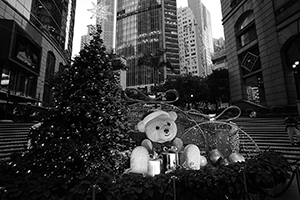 Christmas decorations, Grand Millennium Plaza, Wing Lok Street, Sheung Wan, 24 December 2015