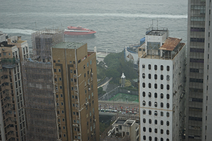 The Hong Kong Marathon in progress, Sheung Wan, 17 January 2016