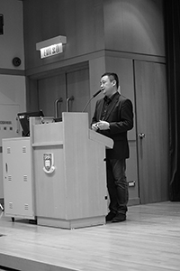 Curator Pi Li, speaking at HKU, 23 February 2016
