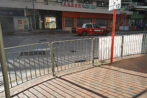 Street scene, Queen's Road West, Sheung Wan, 29 February 2016