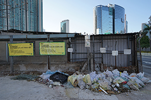 Trash deposited on the street, Cheung Sha Wan, 8 February 2016