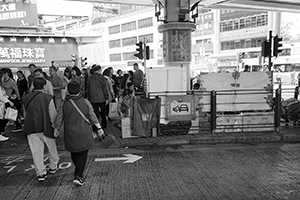 Street scene, Canal Road West, Causeway Bay, 13 February 2016