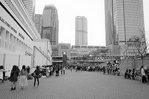 Street scene, Lung Wo Road, Central, 27 March 2016