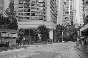 Street scene, Queen's Road West, Sheung Wan, 31 March 2016
