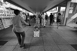 Overhead walkway linking the Wanchai MTR station and Immigration Tower, 8 April 2016