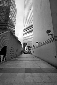 Path between Shui On Centre and Wanchai Tower, Wanchai, 8 April 2016