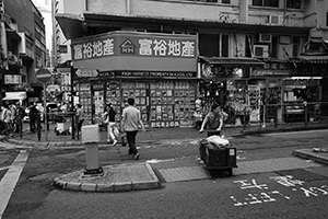 Street scene at the junction of Morrison Street and Bonham Strand, Sheung Wan, 28 April 2016