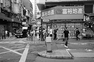 Street scene at the junction of Morrison Street and Bonham Strand, Sheung Wan, 28 April 2016
