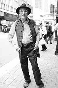 Artist Robert O'Brien, Des Voeux Road Central, 29 April 2016