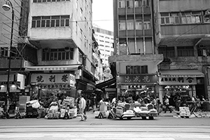 Street scene, Des Voeux Road West, Sai Ying Pun, 30 April 2016