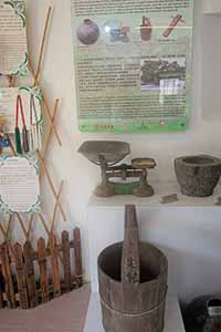 Display of traditional artifacts, Kat O, 15 May 2016