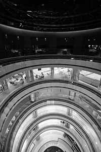 View of the atrium, Lee Garden One, Causeway Bay, 20 May 2016