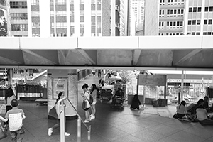 Overhead walkway from Sheung Wan to Central, near Exchange Square, 22 May 2016