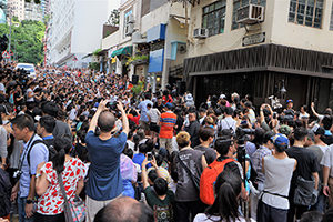 Free outdoor music performance by singer Denise Ho, Po Hing Fong, Tai Ping Shan, 19 June 2016