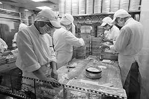 Chefs making dumplings, Din Tai Fung, Causeway Bay, 26 August 2016
