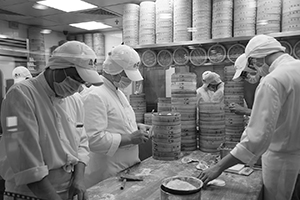 Chefs making dumplings, Din Tai Fung, Causeway Bay, 26 August 2016