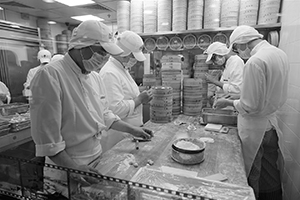 Chefs making dumplings, Din Tai Fung, Causeway Bay, 26 August 2016
