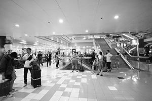 People in shopping mall, Shun Tak Centre, Sheung Wan, 16 August 2016