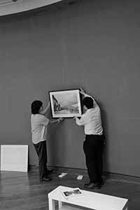 Hanging a photo by David Clarke, in the Fung Ping Shan Museum, UMAG, HKU, 12 September 2016