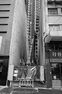 Narrow construction site on Connaught Road West, Sheung Wan, 4 September 2016
