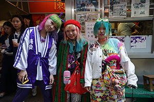 Young tourists from Guangdong, outside Lan Fong Yuen on Gage Street, Central, 18 February 2017