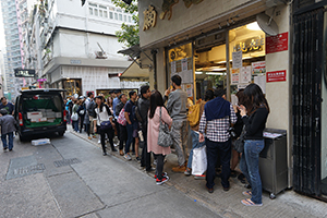 Long line of customers outside Kau Kee on Gough Street, Central, 18 February 2017