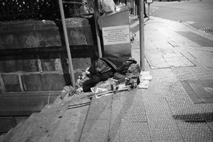 Person sleeping on the street: Ladder Street, at the junction with Hollywood Road, Sheung Wan, 20 November 2017