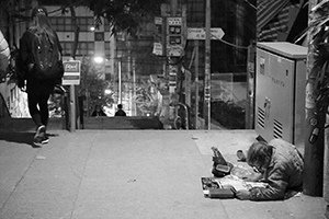 Street sleeper, Ladder Street at Hollywood Road, Sheung Wan, 25 November 2017