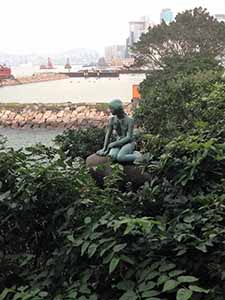 Sculpture on a rock, Causeway Bay, 3 December 2017