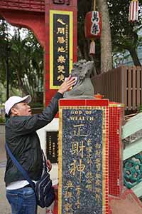 Attempting to gain good fortune from the God of Wealth, Repulse Bay Beach, 28 January 2018
