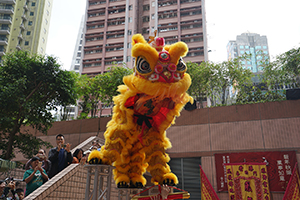 Lion dance, Queen's Terrace, Sheung Wan, 6 February 2019