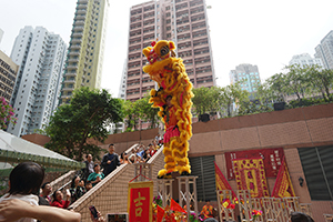 Lion dance, Queen's Terrace, Sheung Wan, 6 February 2019