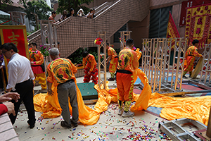 Clearing away after a lion dance performance, Queen's Terrace, Queen Street, Sheung Wan, 6 February 2019