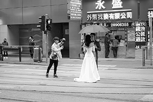 Taking wedding photos, Des Voeux Road Central, Central, 23 February 2019