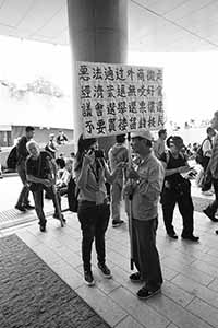 Protester with a banner, in the area outside the Legislative Council entrance, Admiralty, 4 May 2019