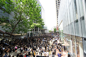 Protesters besiege the Wanchai Police Headquarters, Arsenal Street, 21 June 2019