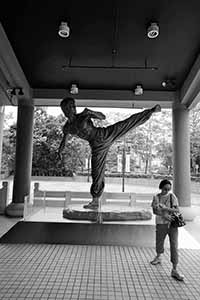 Bruce Lee sculpture outside the Hong Kong Heritage Museum, Tai Wai, 23 June 2019