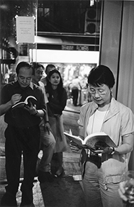 Martha Cheung reading poetry at the John Batten Gallery, Peel Street, Central, 29 May 2002