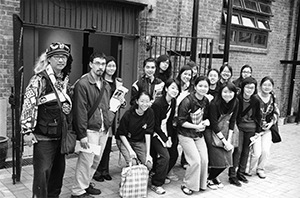 Student visit to the Cattle Depot Artist Village, with Kwok Mang Ho, 18 March 2003