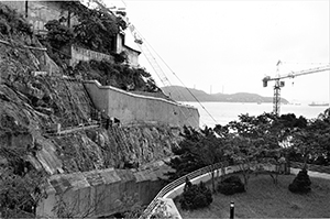 Roadworks on Sha Wan Drive connected with the construction of an access road to Cyberport, 21 June 2003