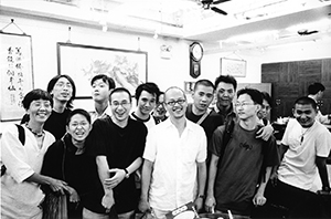 A group photo after dinner at Lin Heung Tea House, Wellington Street, Central, 22 August 2003