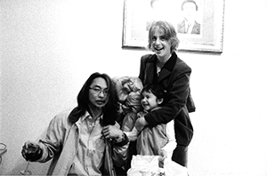 Kung Chi-Shing, Valerie Doran and their daughter, Hanart TZ Gallery, Central, 12 February 2004